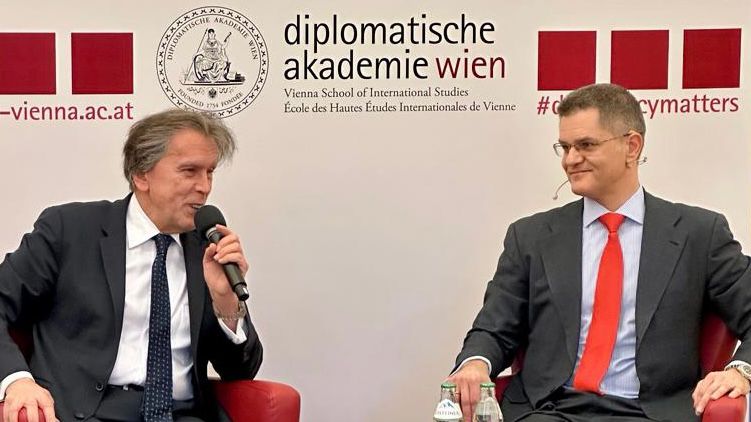 Vuk Jeremić lectures at the Diplomatic Academy in Vienna